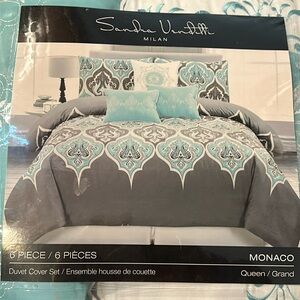 Q Duvet Cover and Extras